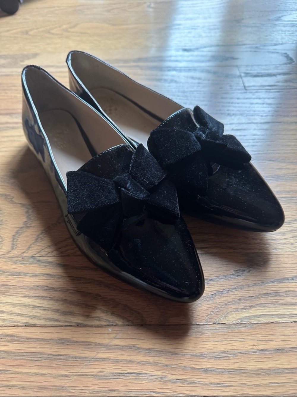 Vince Camino Black Patent Pointed-Toe Flats with Decorative Bow Size 8 M